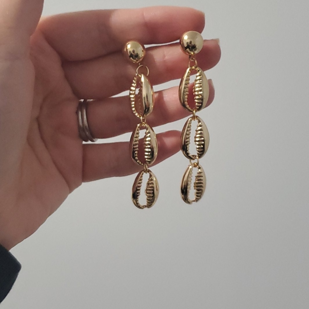 COPY - Gold shell drop earrings